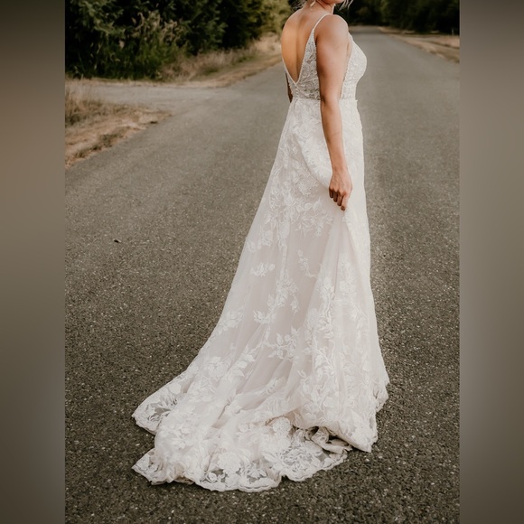 Justin Alexander Wedding Dress. Size 14, fitted to approx size 8-10US, 36E bust - Picture 3 of 8